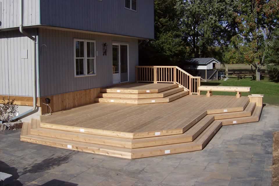 2 Level Diy Deck Plans 2 Level Large Deck With A Bench And Built In Planter